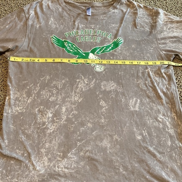 Philadelphia Eagles Short Sleeved Bleached Short Size Large in EUC - Picture 5 of 6